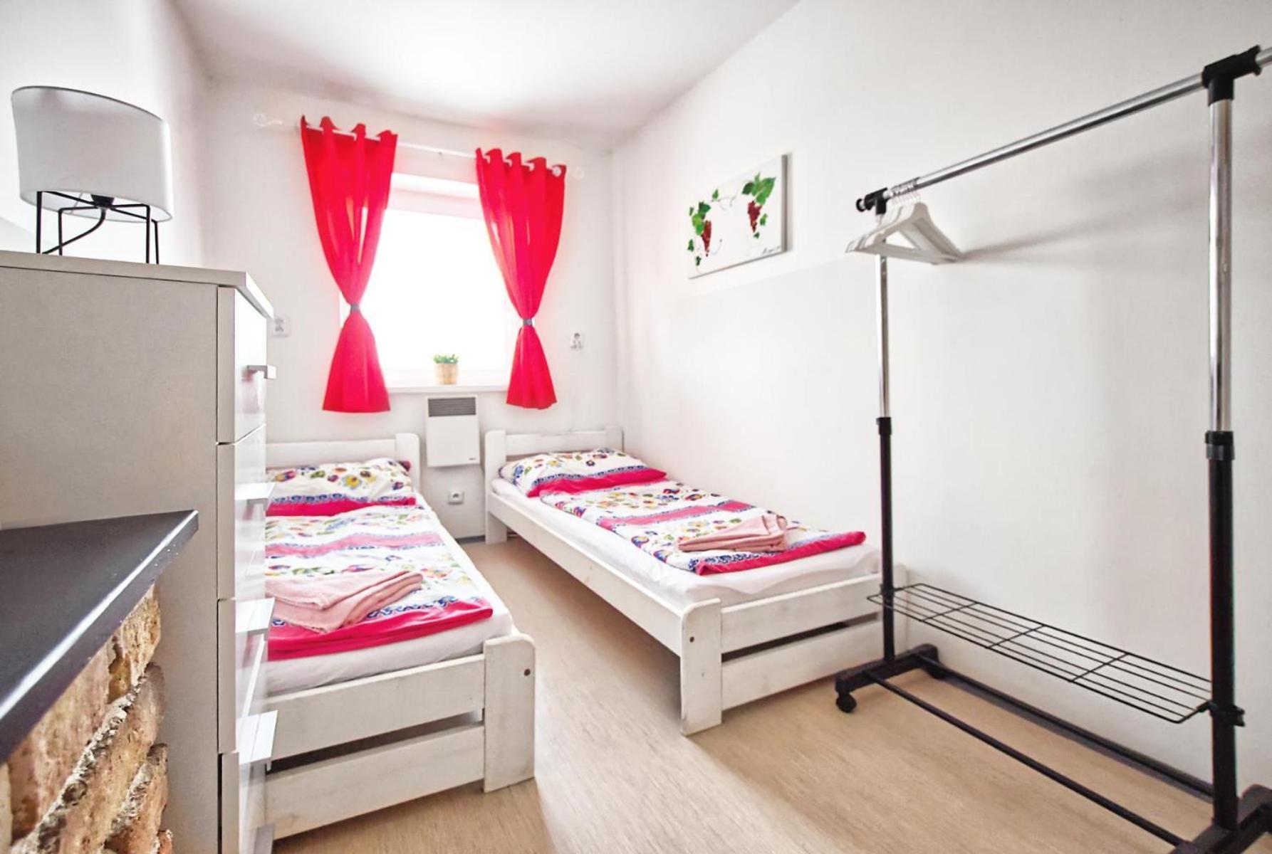 Penzion Bazen Vino Sklep U Palecku Zaječí Buitenkant foto