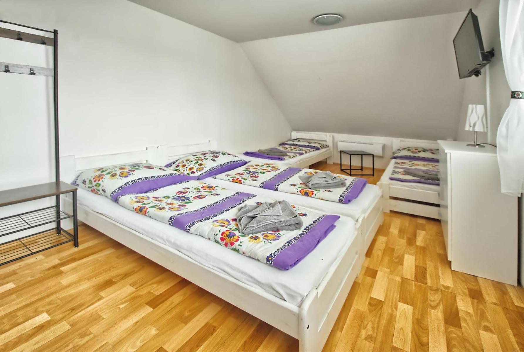 Penzion Bazen Vino Sklep U Palecku Zaječí Buitenkant foto