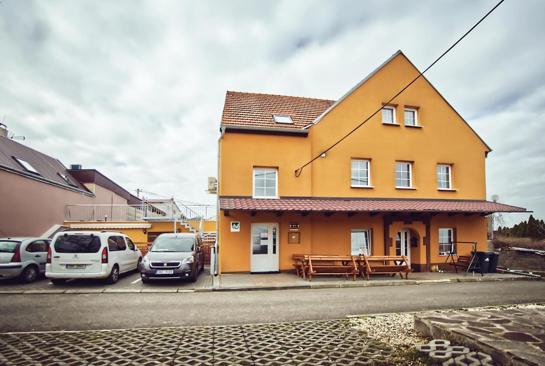 Penzion Bazen Vino Sklep U Palecku Zaječí Buitenkant foto