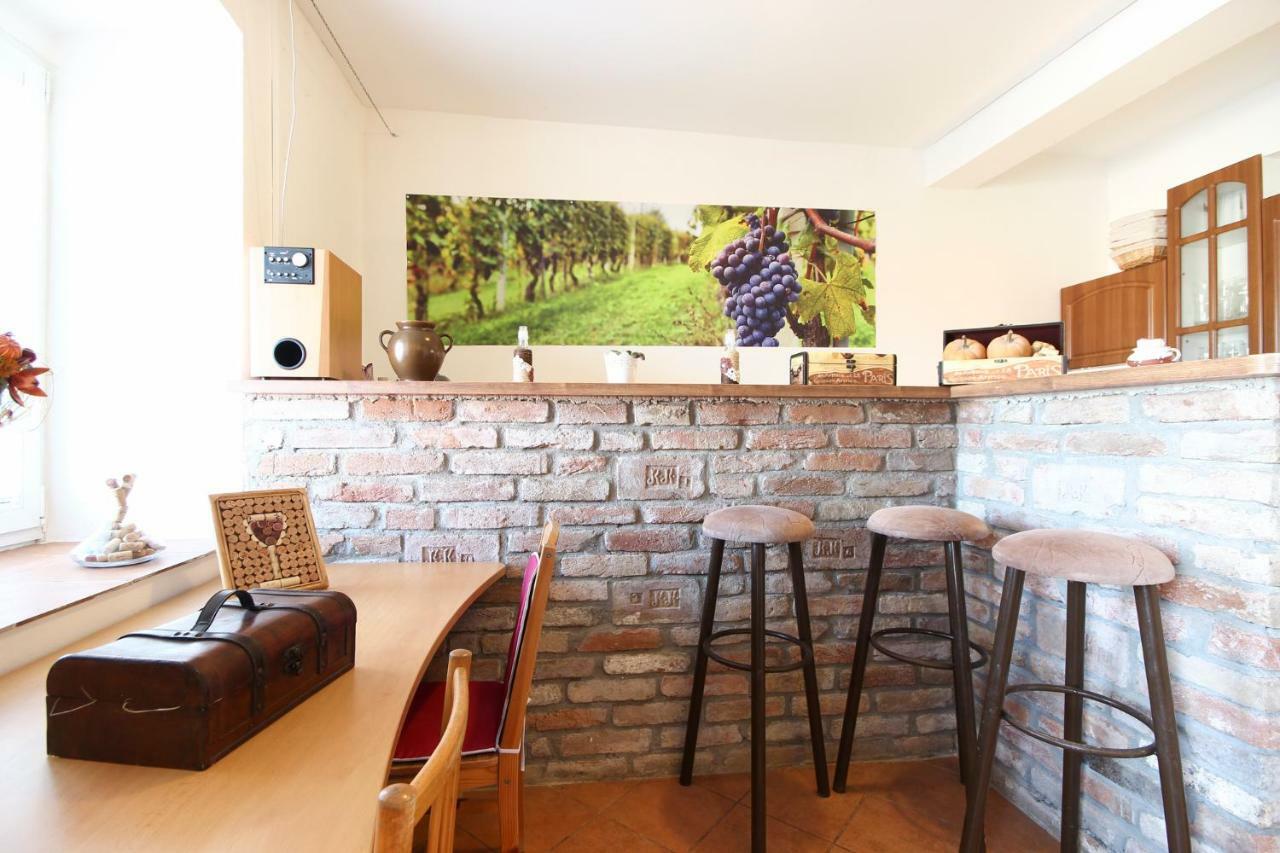Penzion Bazen Vino Sklep U Palecku Zaječí Buitenkant foto