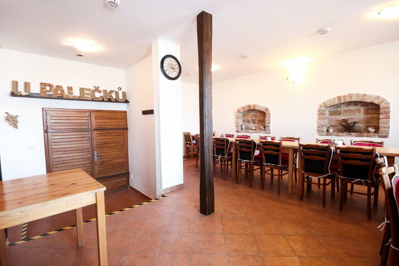 Penzion Bazen Vino Sklep U Palecku Zaječí Buitenkant foto