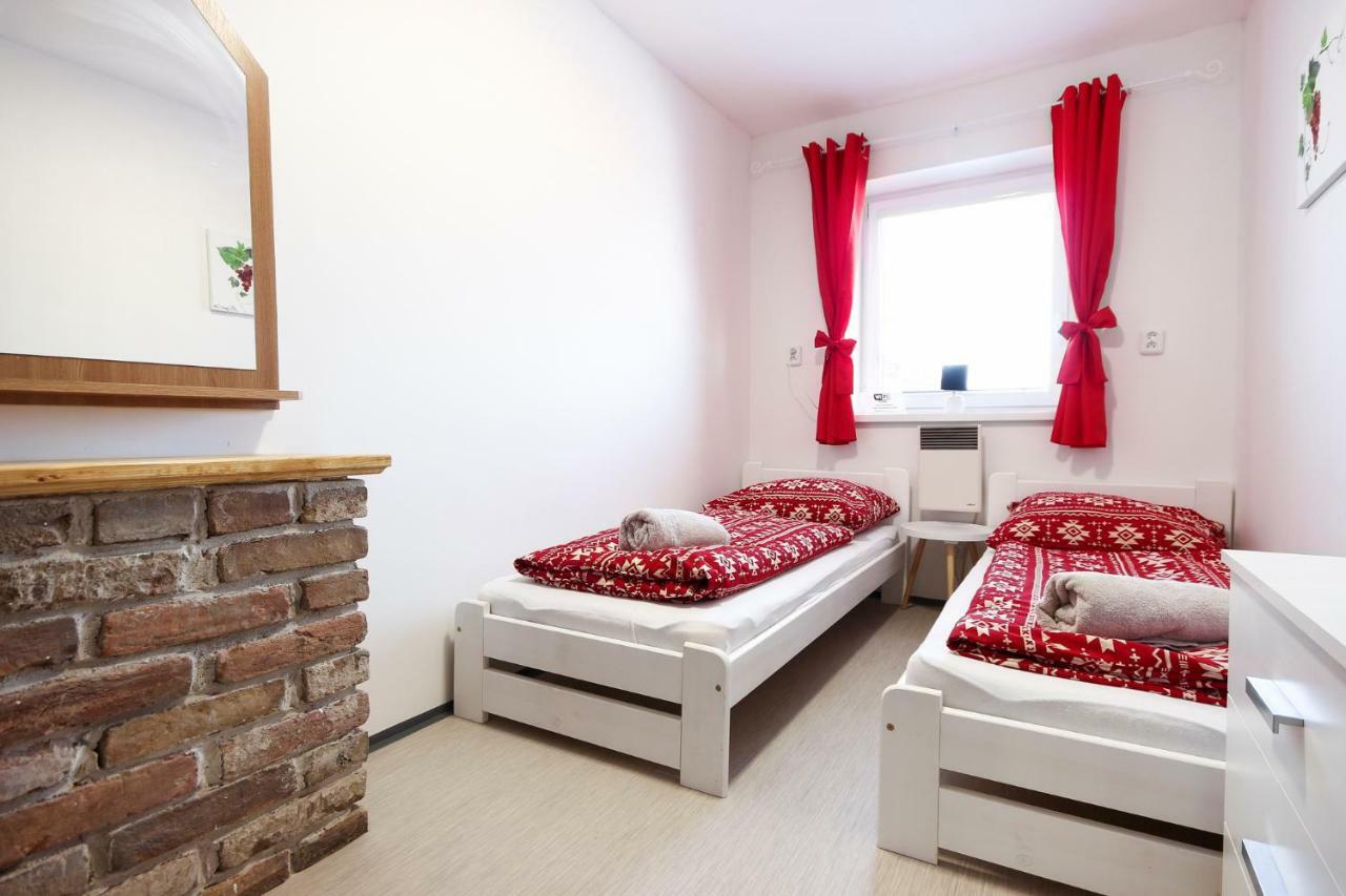 Penzion Bazen Vino Sklep U Palecku Zaječí Buitenkant foto